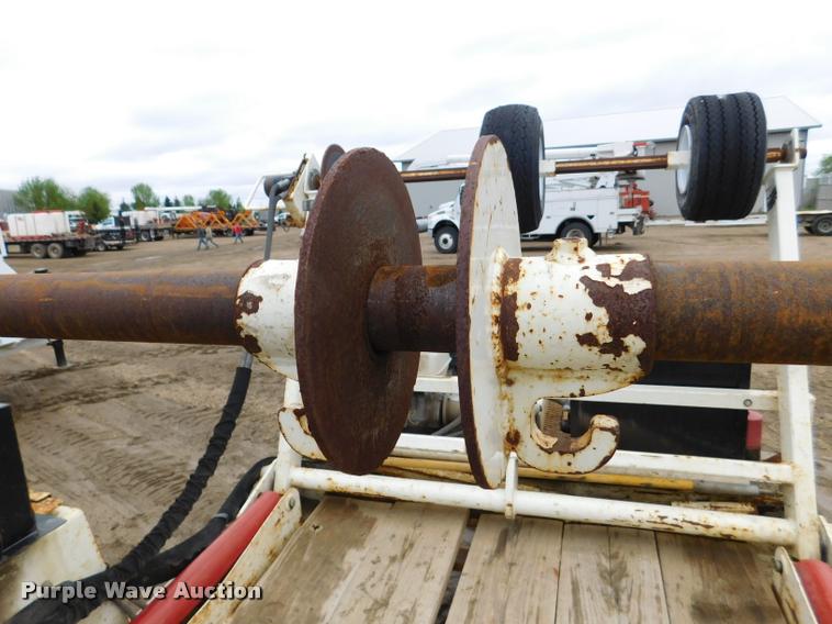 image for item DA1042 2010 Larson 5600 reel trailer