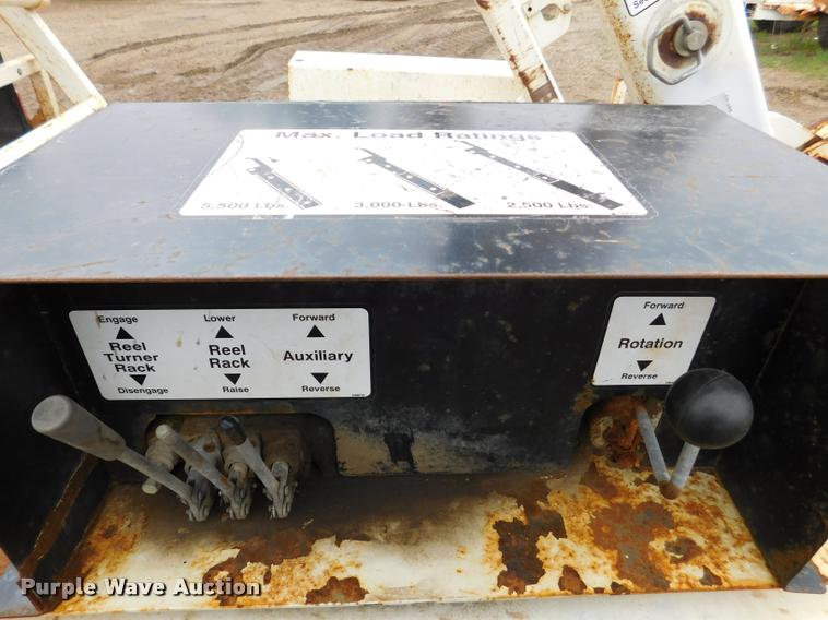 image for item DA1042 2010 Larson 5600 reel trailer