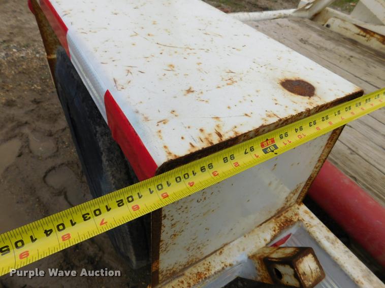 image for item DA1042 2010 Larson 5600 reel trailer