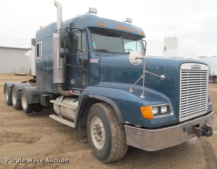 image for item DA1053 2002 Freightliner FLD120 semi truck