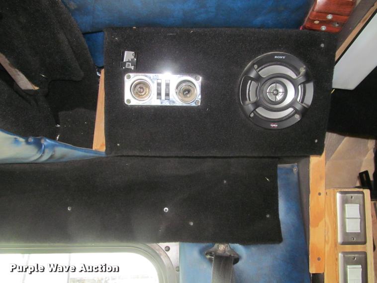 image for item DA1053 2002 Freightliner FLD120 semi truck