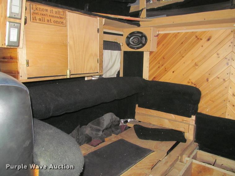 image for item DA1053 2002 Freightliner FLD120 semi truck