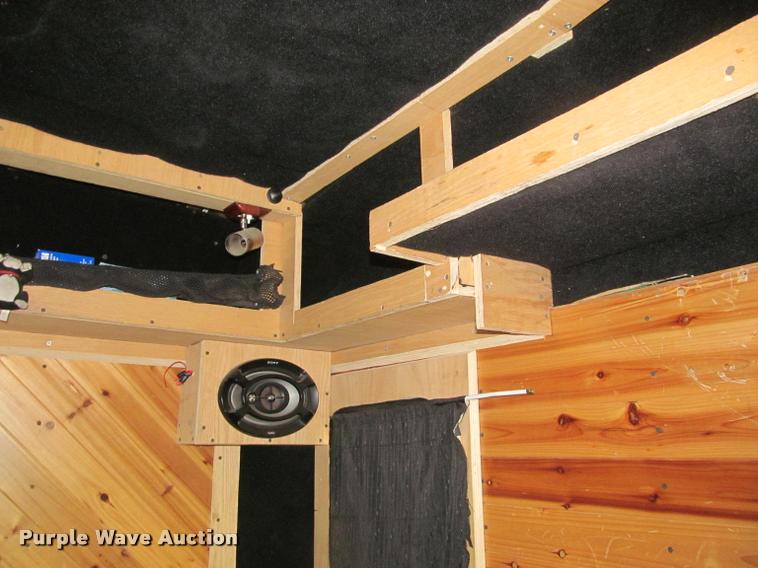 image for item DA1053 2002 Freightliner FLD120 semi truck