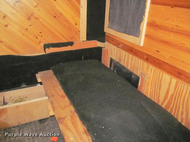 image for item DA1053 2002 Freightliner FLD120 semi truck