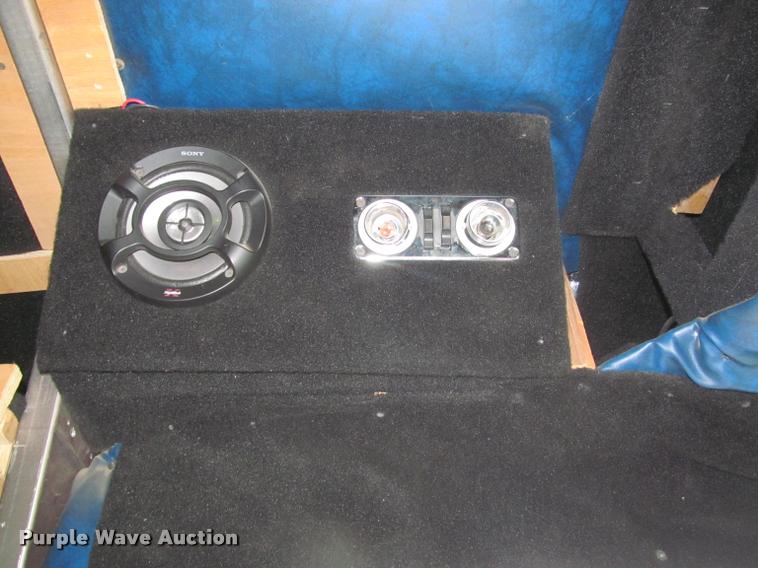 image for item DA1053 2002 Freightliner FLD120 semi truck