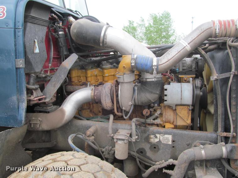 image for item DA1053 2002 Freightliner FLD120 semi truck