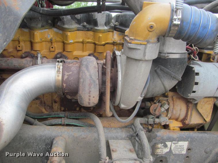 image for item DA1053 2002 Freightliner FLD120 semi truck