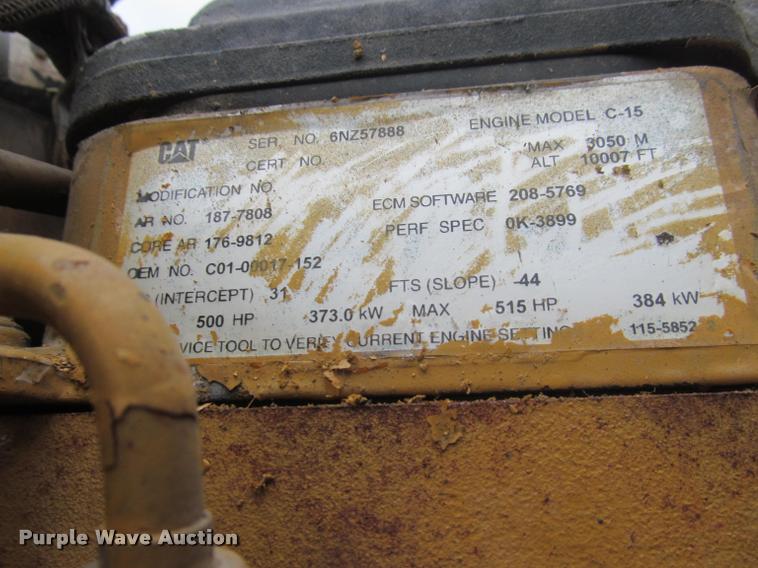 image for item DA1053 2002 Freightliner FLD120 semi truck