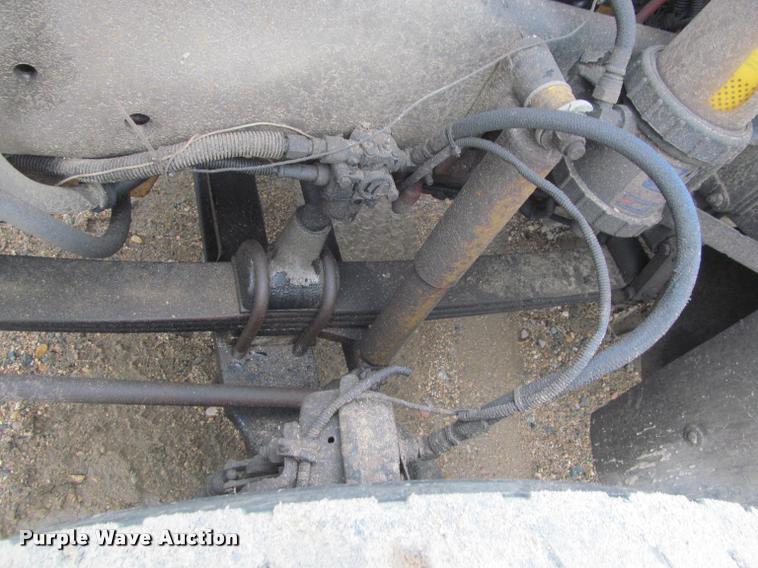 image for item DA1053 2002 Freightliner FLD120 semi truck