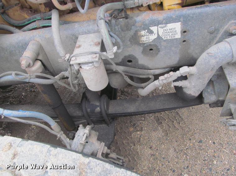 image for item DA1053 2002 Freightliner FLD120 semi truck