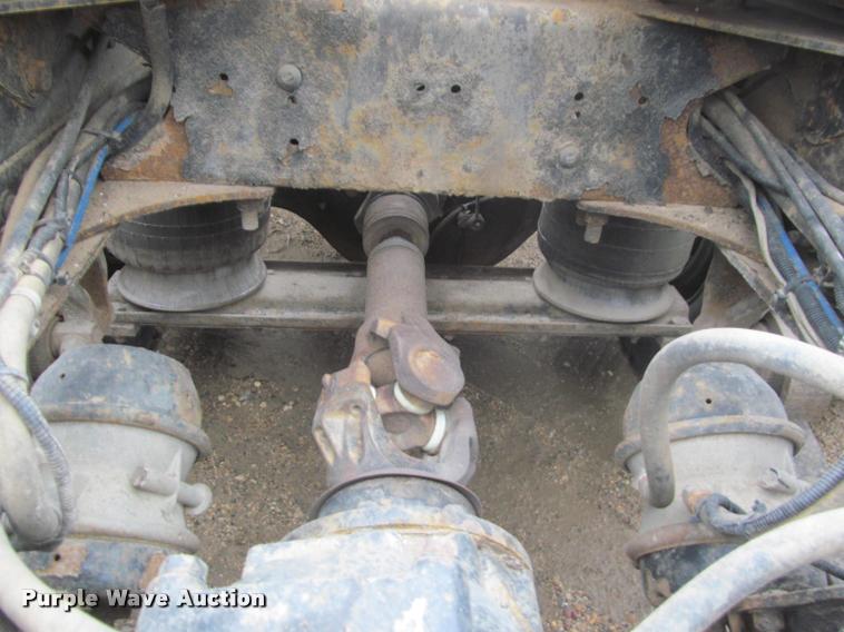 image for item DA1053 2002 Freightliner FLD120 semi truck