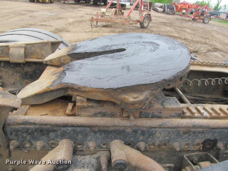 image for item DA1053 2002 Freightliner FLD120 semi truck