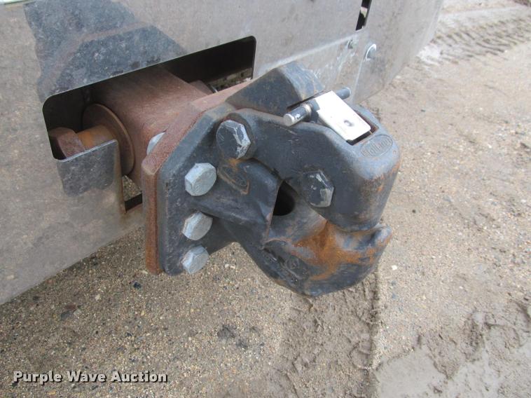 image for item DA1053 2002 Freightliner FLD120 semi truck