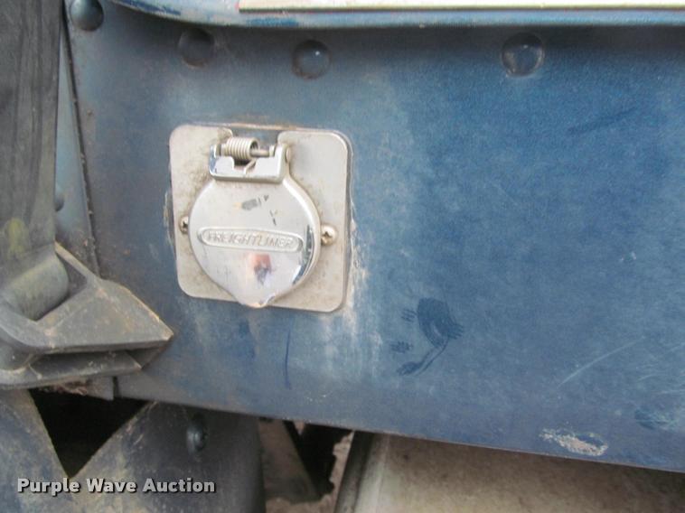 image for item DA1053 2002 Freightliner FLD120 semi truck