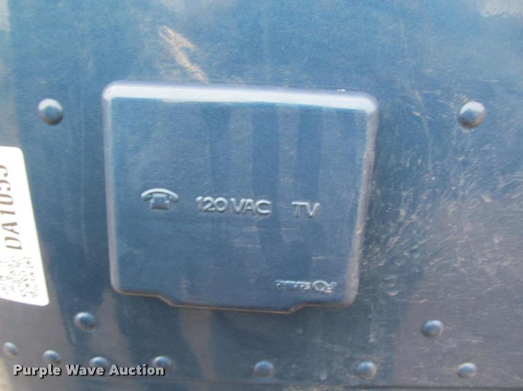 image for item DA1053 2002 Freightliner FLD120 semi truck