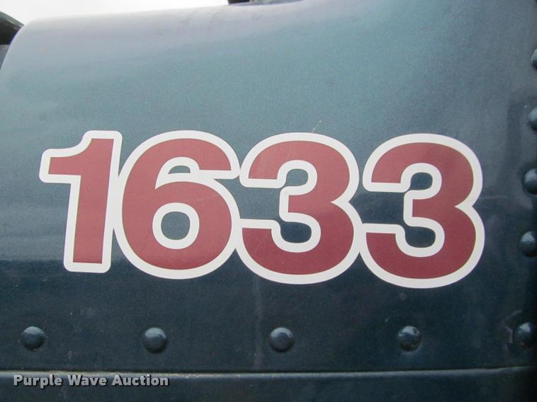 image for item DA1053 2002 Freightliner FLD120 semi truck