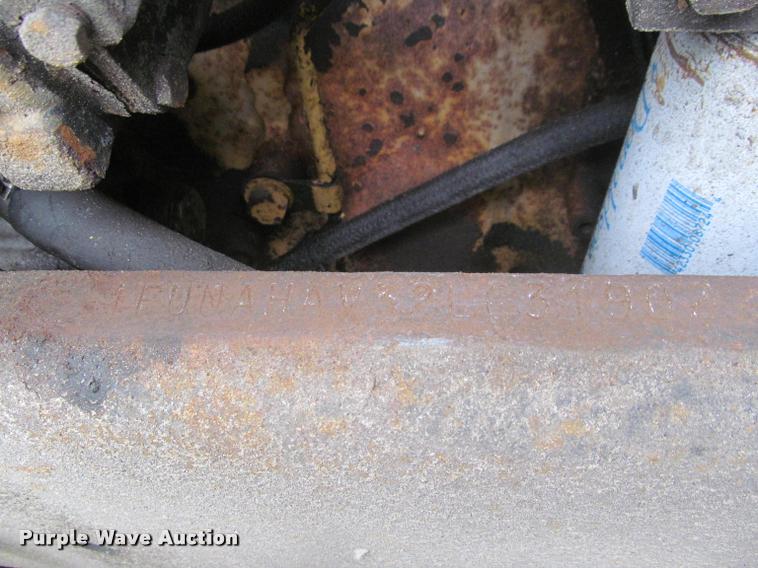 image for item DA1053 2002 Freightliner FLD120 semi truck