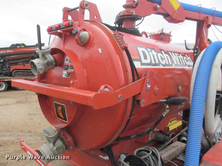 image for item DA1056 2013 Ditch Witch FX50 vacuum excavator trailer