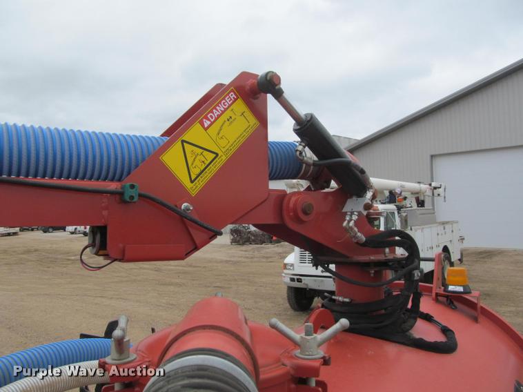 image for item DA1056 2013 Ditch Witch FX50 vacuum excavator trailer