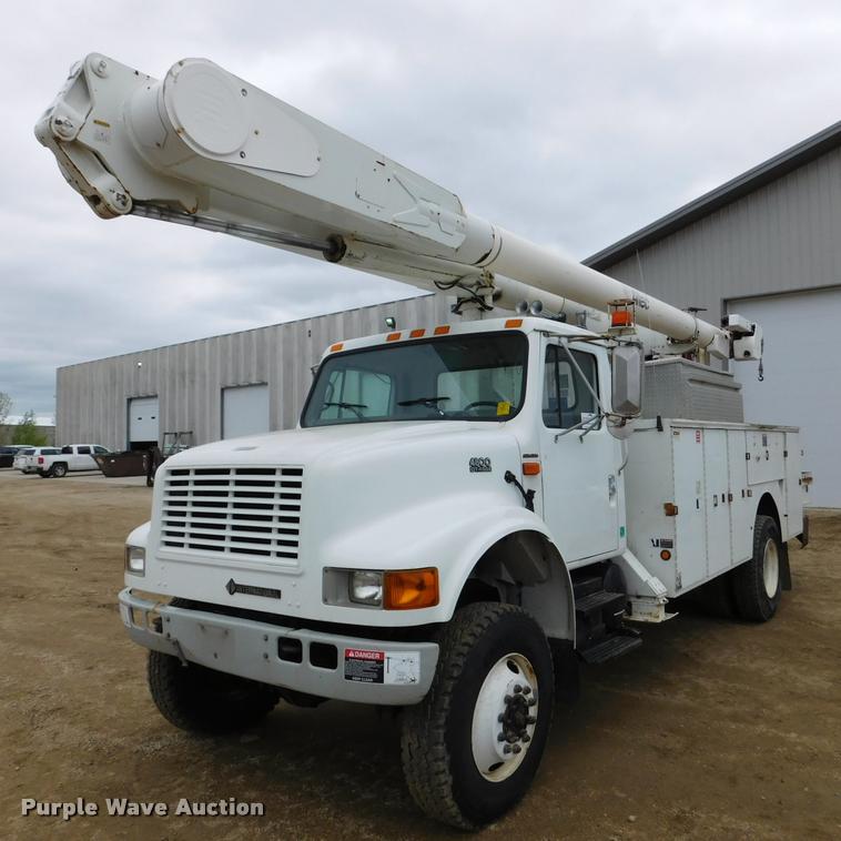 image for item DA1057 2000 International 4800 bucket truck