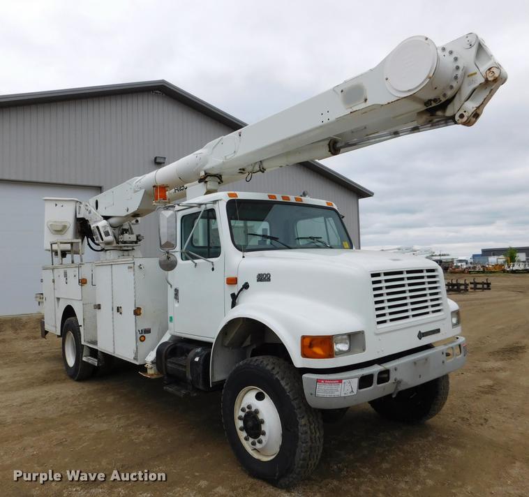 image for item DA1057 2000 International 4800 bucket truck