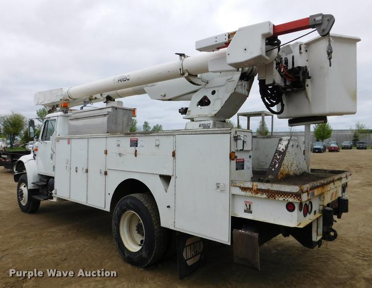 image for item DA1057 2000 International 4800 bucket truck