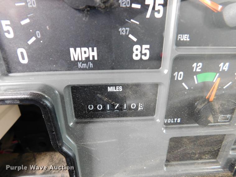 image for item DA1057 2000 International 4800 bucket truck