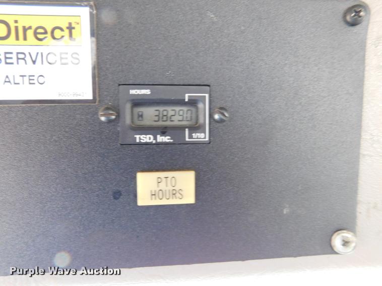 image for item DA1057 2000 International 4800 bucket truck