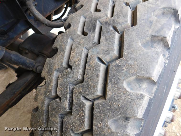 image for item DA1057 2000 International 4800 bucket truck