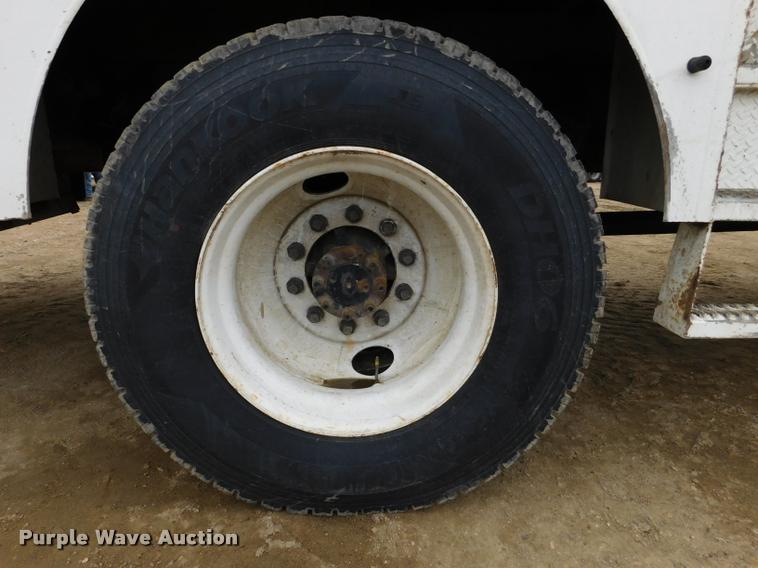 image for item DA1057 2000 International 4800 bucket truck