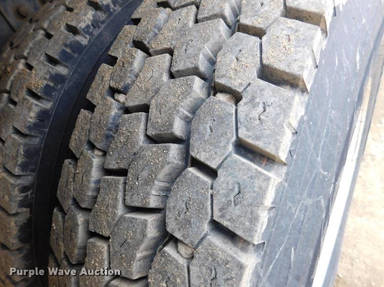 image for item DA1057 2000 International 4800 bucket truck