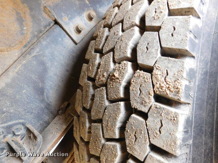 image for item DA1057 2000 International 4800 bucket truck