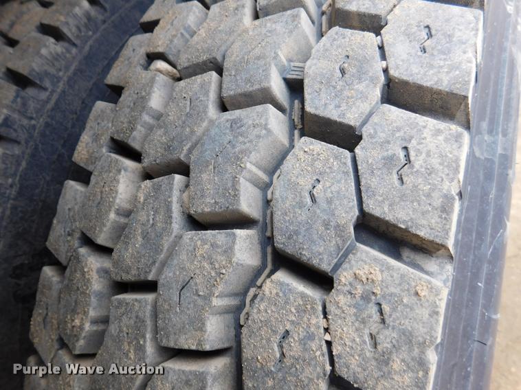 image for item DA1057 2000 International 4800 bucket truck