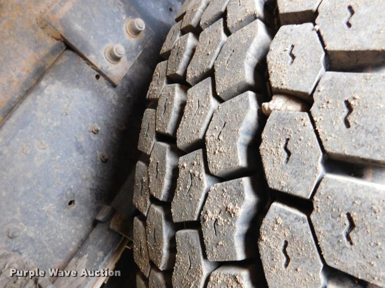 image for item DA1057 2000 International 4800 bucket truck