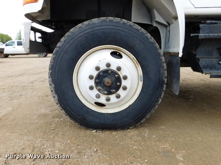 image for item DA1057 2000 International 4800 bucket truck