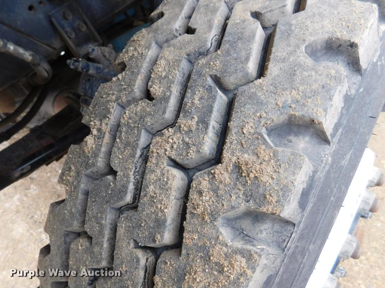 image for item DA1057 2000 International 4800 bucket truck