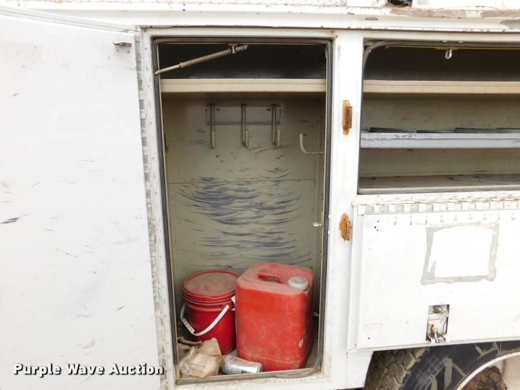 image for item DA1057 2000 International 4800 bucket truck