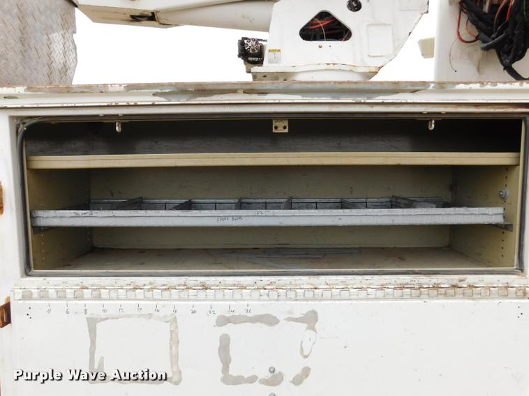 image for item DA1057 2000 International 4800 bucket truck