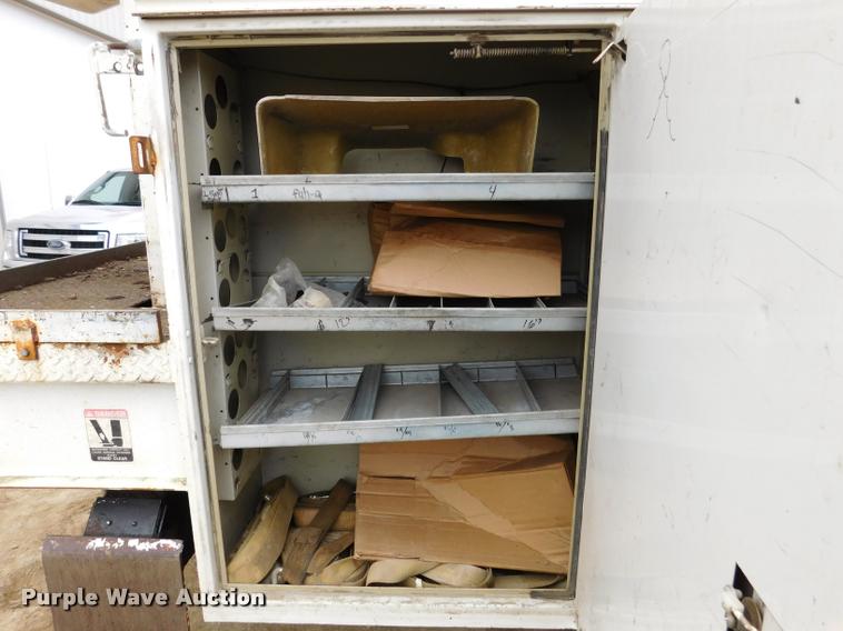 image for item DA1057 2000 International 4800 bucket truck