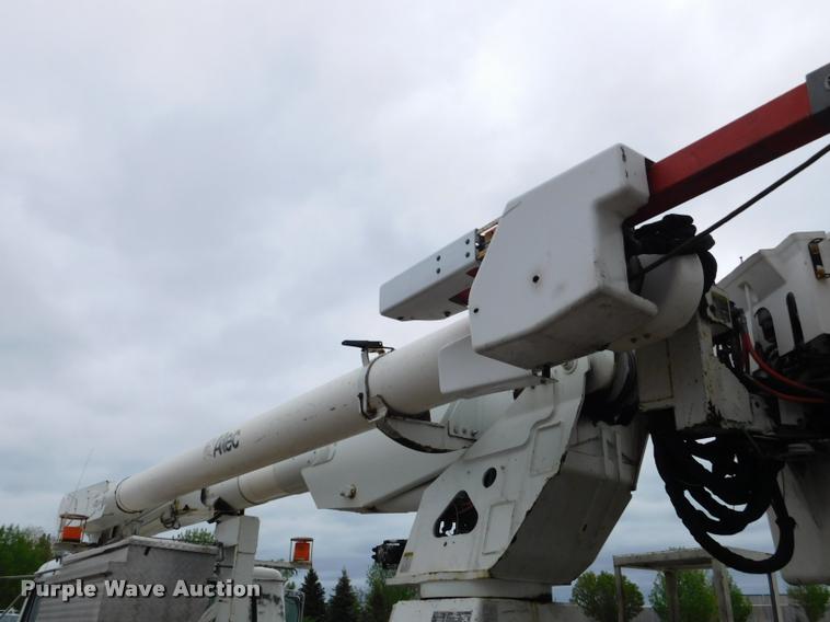 image for item DA1057 2000 International 4800 bucket truck