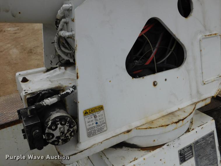 image for item DA1057 2000 International 4800 bucket truck