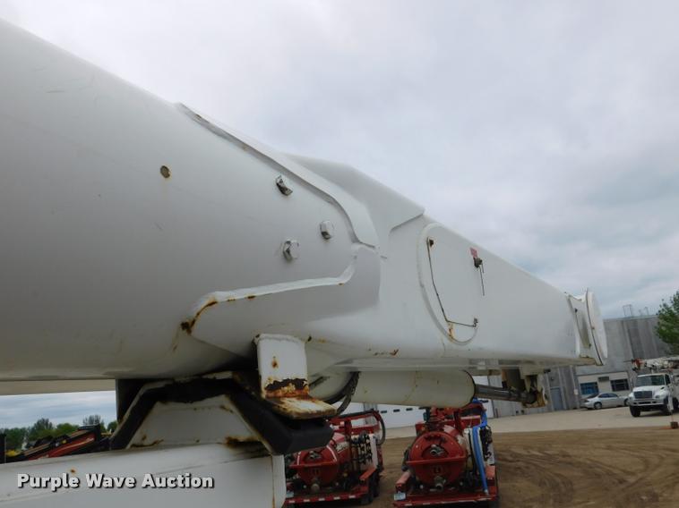 image for item DA1057 2000 International 4800 bucket truck