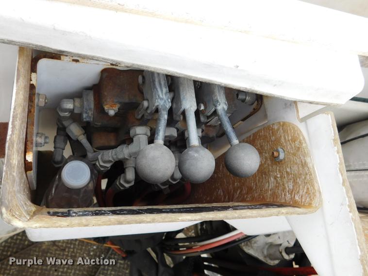 image for item DA1057 2000 International 4800 bucket truck