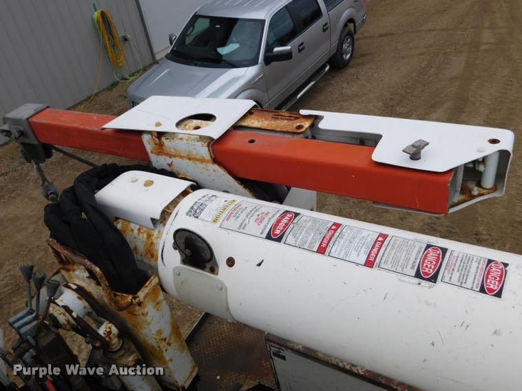 image for item DA1057 2000 International 4800 bucket truck