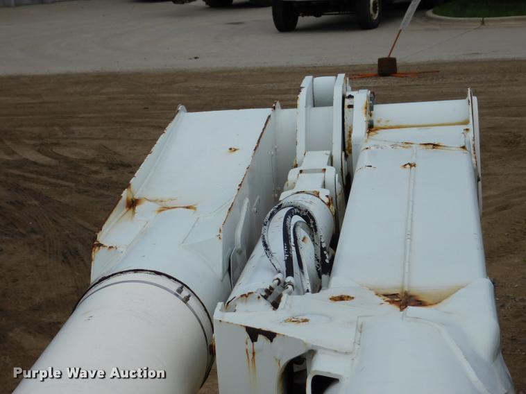 image for item DA1057 2000 International 4800 bucket truck