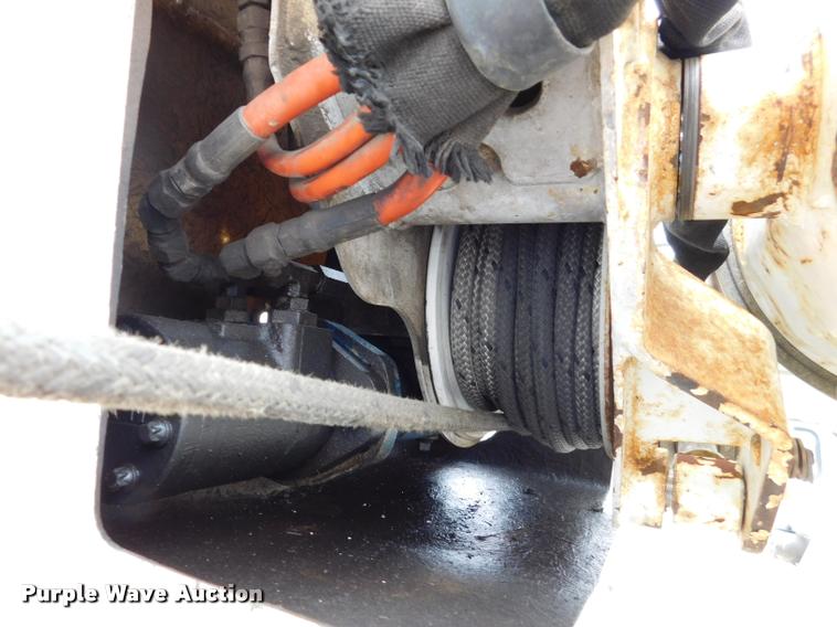 image for item DA1057 2000 International 4800 bucket truck