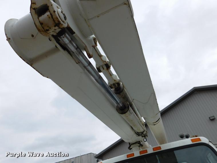 image for item DA1057 2000 International 4800 bucket truck