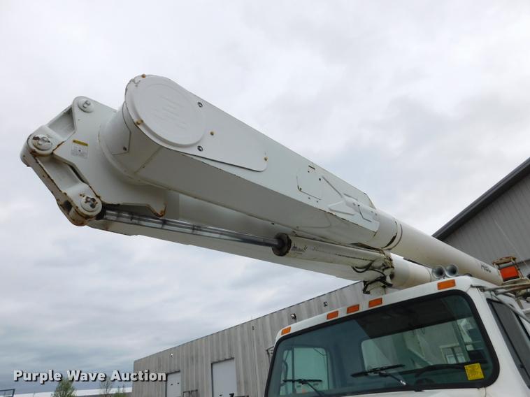 image for item DA1057 2000 International 4800 bucket truck