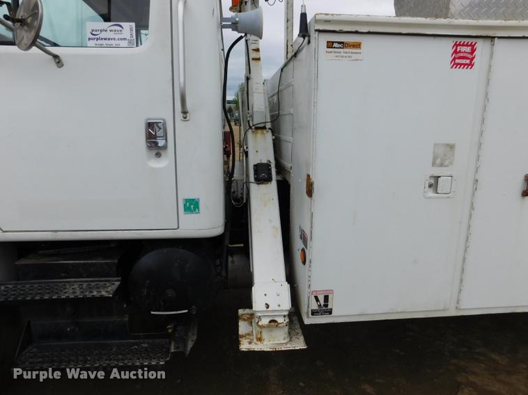 image for item DA1057 2000 International 4800 bucket truck