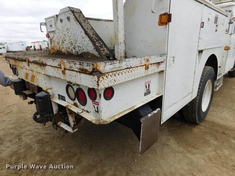 image for item DA1057 2000 International 4800 bucket truck